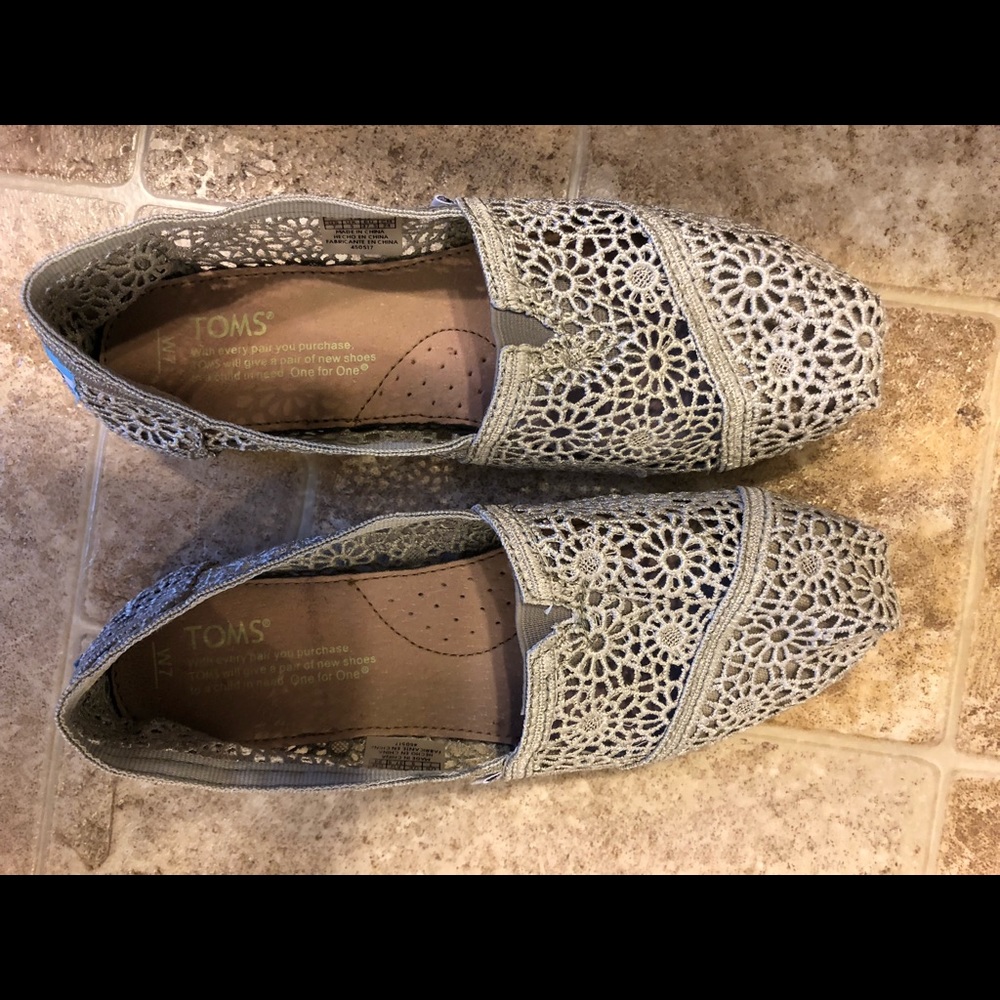 Lace Tom's